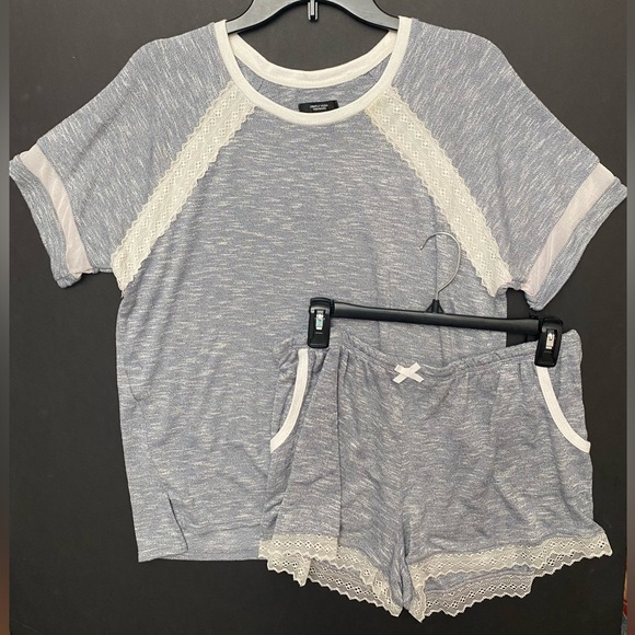Simply Vera Vera Wang Other - Simply Vera Vera Wang Two Piece Sleep Set Short Sleeved Shirt & Shorts Sleepwear